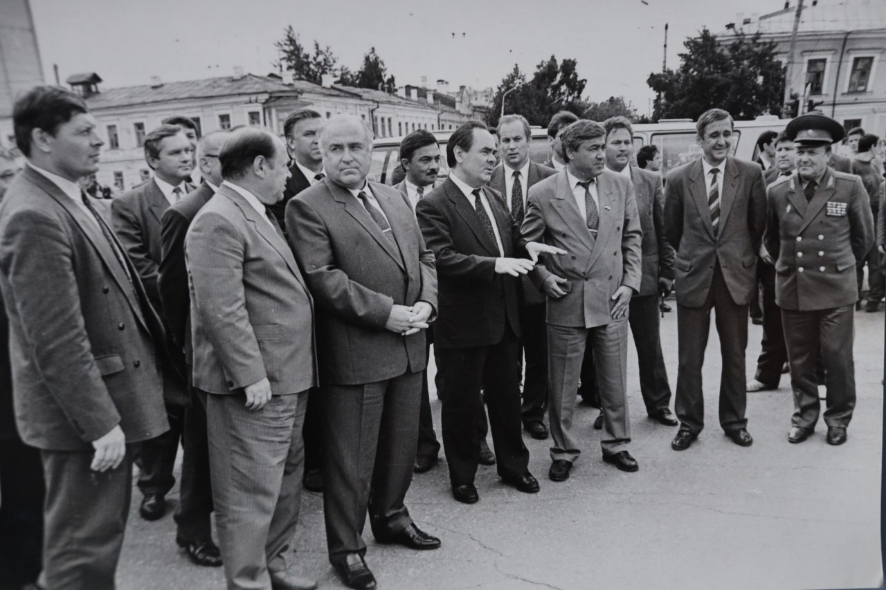 Республика җитәкчелеге. 1990нчы еллар